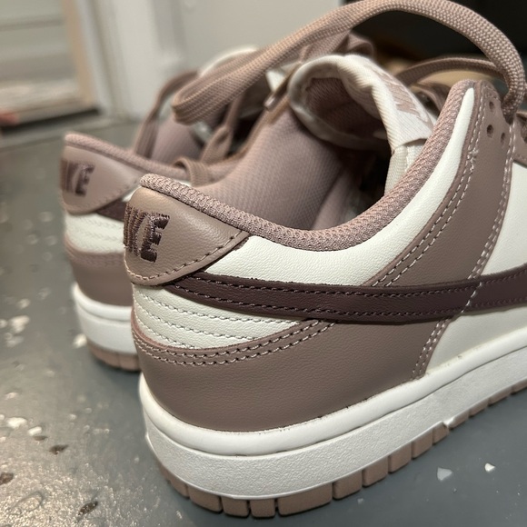 Nike Low Dunk Women's 'Diffused Taupe' - Picture 4 of 6